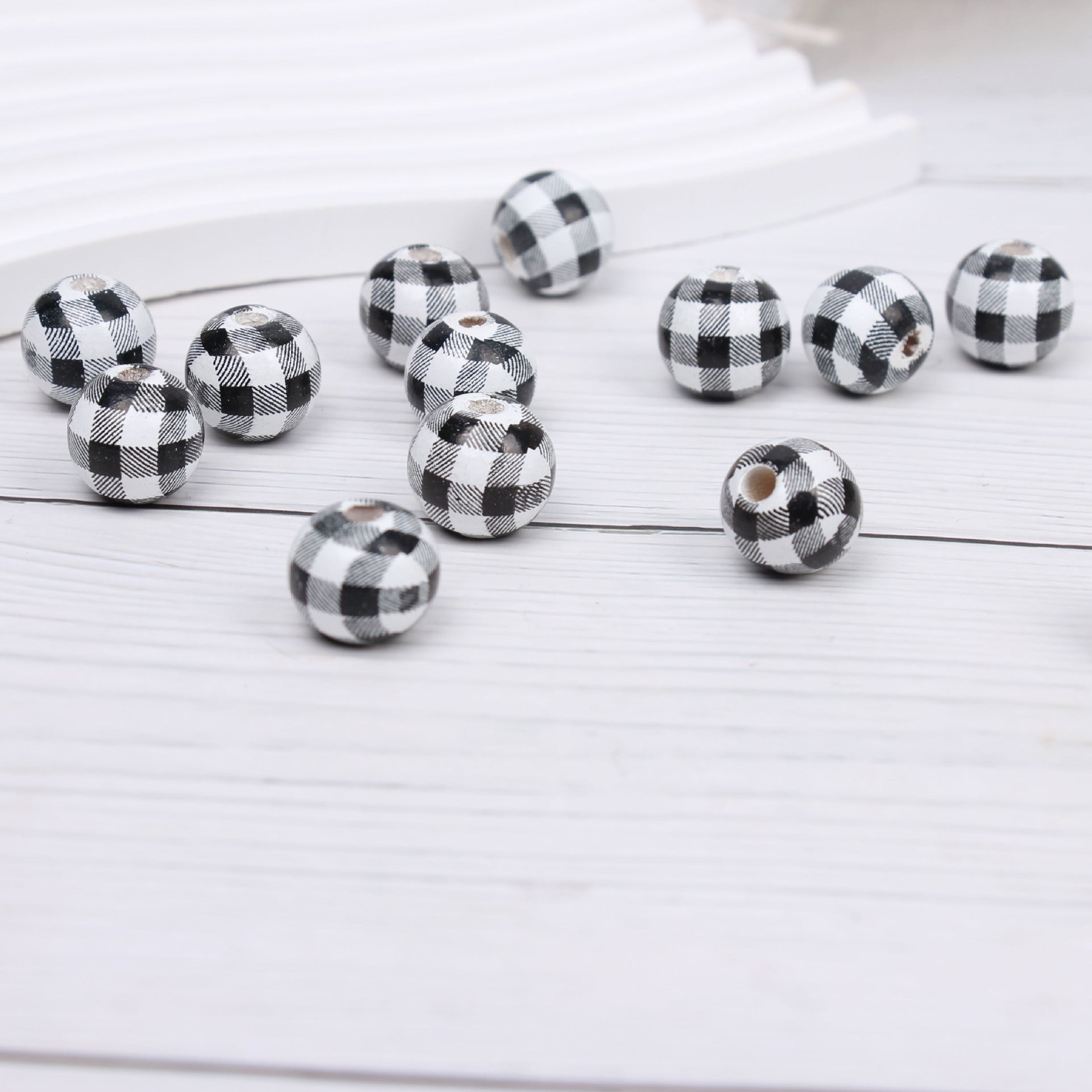 Wholesale 20PCS DIY 20mm Christmas Snowman Scarf Wooden Beads